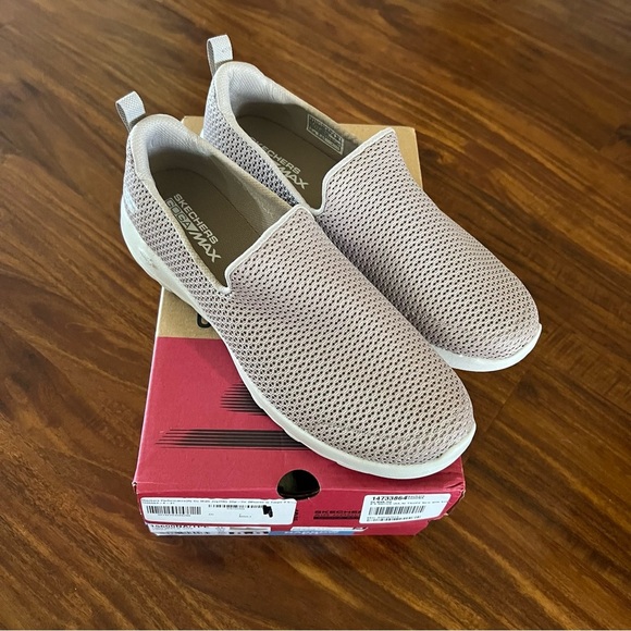 NIB Skechers Performance Go Walk Joy Slip-on Womens Taupe size 8.5 Narrow Fit - Picture 1 of 10